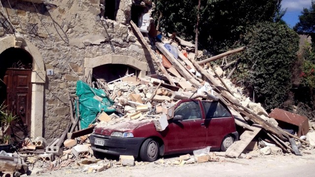 Sismo em Itália fez pelo menos 73 mortos, segundo novo balanço oficial