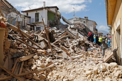 Sismo da madrugada de quarta-feira em Itália matou 250 pessoas