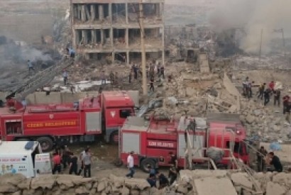 Pelo menos oito polícias mortos em atentado com carro-bomba na Turquia