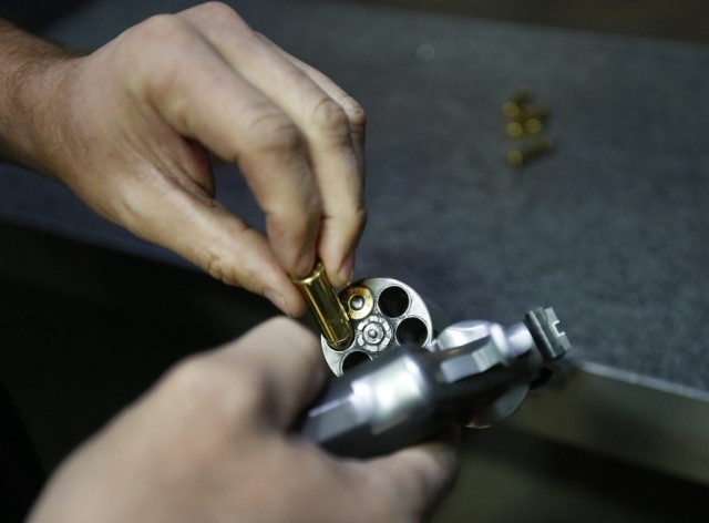 Número de mortes por armas de fogo no Brasil cresceu 592,8% em 34 anos
