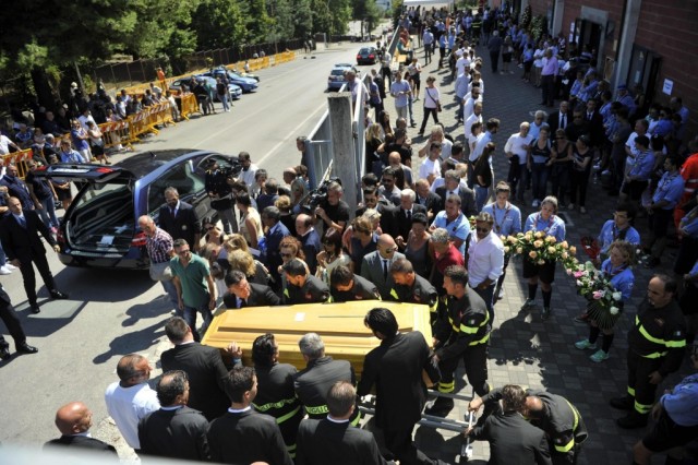 Número de mortos em sismo na Itália revisto em baixa para 290