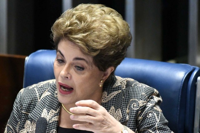 Dilma Rousseff diz que jamais renunciará e que é alvo de golpe de estado