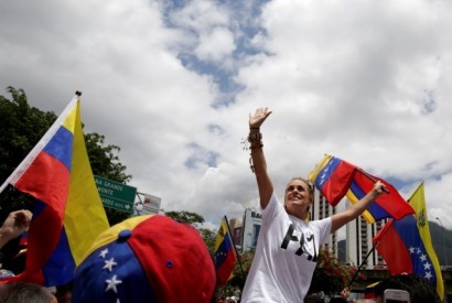 Cerca de 80 venezuelanos protestam em Lisboa por referendo para depor Maduro