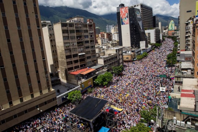 Maior manifestação de décadas pressiona Presidente Venezuelano