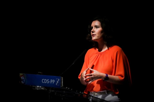 Cristas diz que é ao bolso da classe média que a esquerda vai buscar o dinheiro