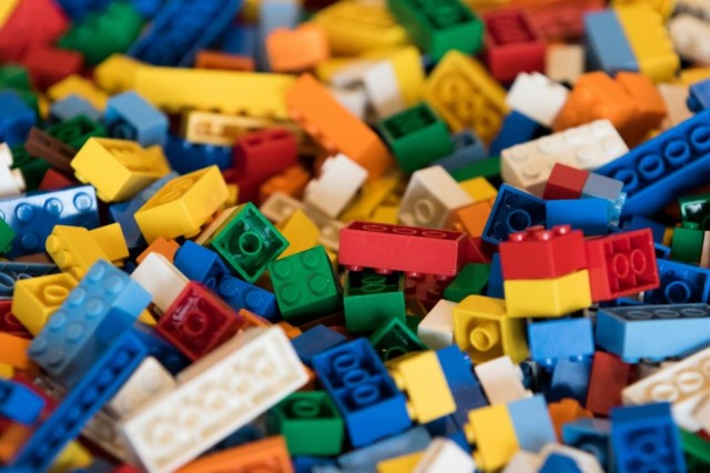 Lucros da Lego recuam ligeiramente para 469 ME no 1.º semestre