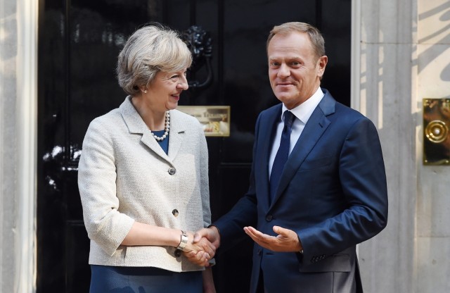 Donald Tusk pede a Londres que desencadeie rapidamente saída da União Europeia