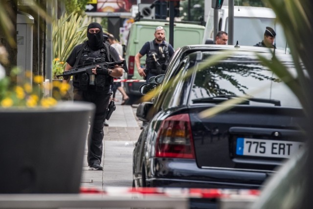 Três mulheres detidas perto de Paris por ligação ao carro com botijas de gás
