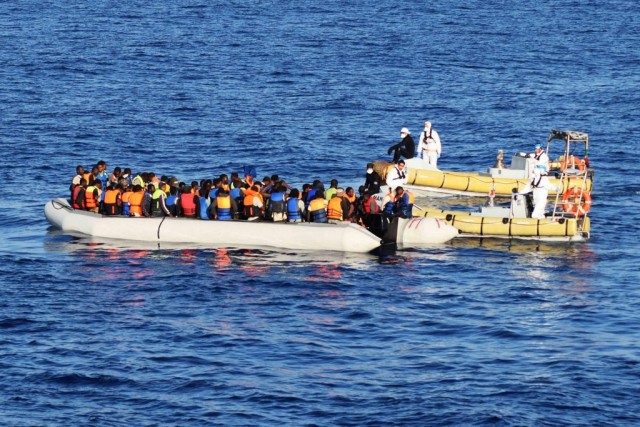 Migrações 3.400 migrantes resgatados ao largo da Líbia no fim de semana