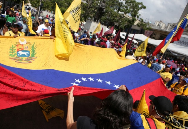 Oposição questiona silêncio do CNE sobre referendo e avisa que tomará a Venezuela