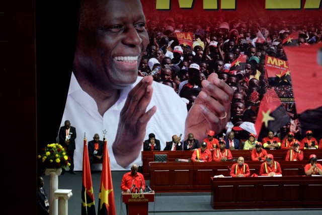 Agentes da polícia de Luanda expulsos por coagirem automobilistas