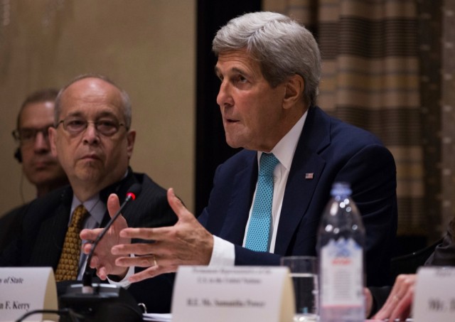 John Kerry instou Coreia do Norte a congelar programa nuclear