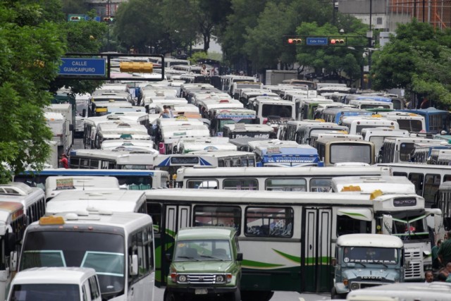 Motoristas congestionaram Caracas em protesto por falta de aumento dos preços dos transportes