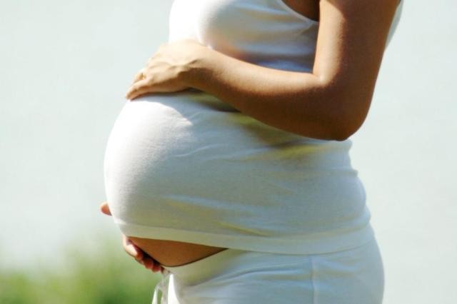 Enjoos matinais associados a risco mais baixo de aborto espontâneo