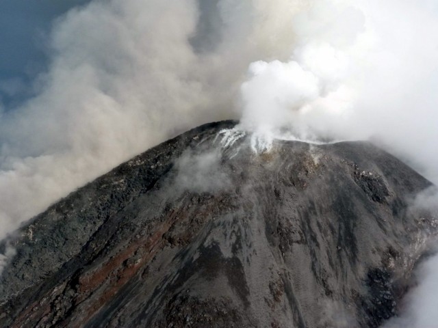 Centenas de pessoas retiradas no México devido à lava de vulcão