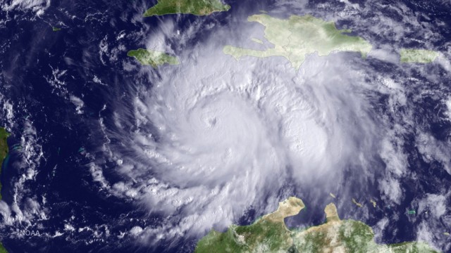 Furacão Matthew provoca estragos nas Caraíbas e cancela ida de Obama à Florida