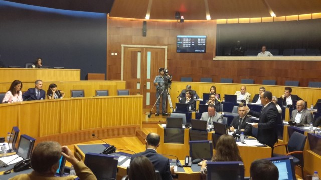Governo e Câmara do Funchal acusados de aproveitamento mediático dos incêndios