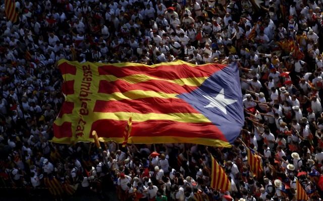 Parlamento da Catalunha aprova realização de referendo até Setembro de 2017