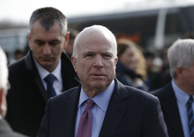 John McCain retira apoio à candidatura presidencial de Donald Trump