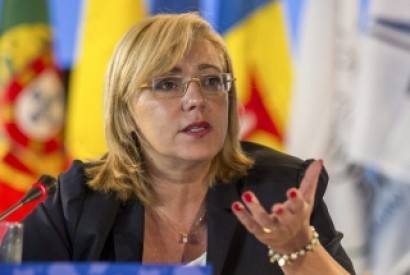 Comissária Europeia Corina Cretu convicta que suspensão de fundos a Portugal não avança