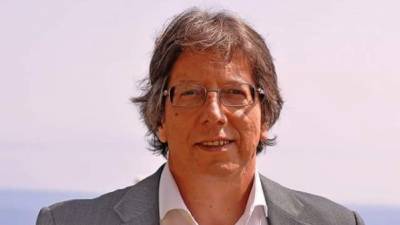 ABM recebe biblioteca do Professor Nelson Veríssimo