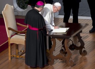 Absolvição por aborto já é permitido pela Igreja