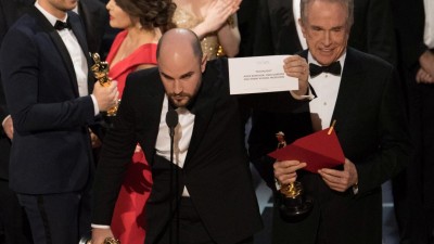 Academia de Hollywood pede desculpa pelo erro no anúncio do melhor filme