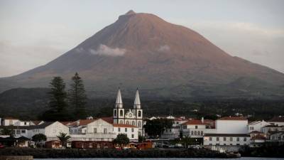 Acesso à montanha do Pico encerrado até quinta-feira devido à passagem do furacão nos Açores