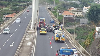 Acidente grave obriga a corte do trânsito na via-rápida