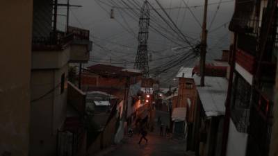 Actividades escolares e laborais na Venezuela vão continuar suspensas devido a apagão