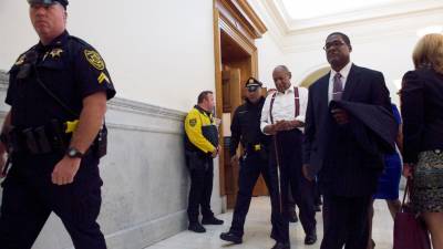 Actor Bill Cosby condenado a pena de entre três e 10 anos de prisão