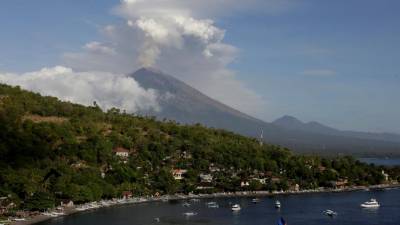 Aeroporto de Bali, Indonésia, encerrado temporariamente devido a erupção vulcânica