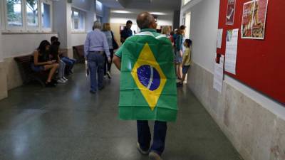 Afluência dos brasileiros às urnas em Portugal parece superar 2014