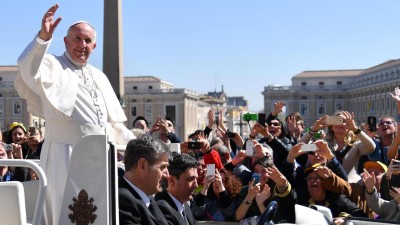 Ajuda dos fiéis para projectos de caridade do Papa chega às redes sociais