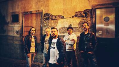 Akoustic Junkies em concerto no DTOX