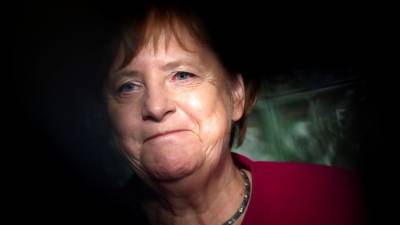 Angela Merkel renuncia a concorrer à reeleição na presidência da CDU