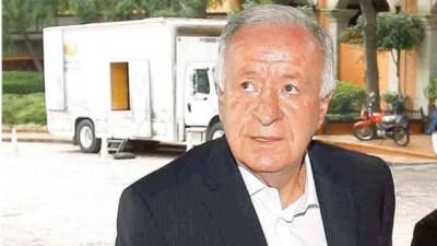 Antigo internacional mexicano Aaron Padilla morre aos 77 anos de Covid