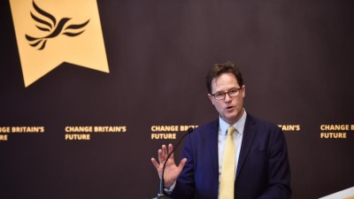 Antigo líder dos Liberais Democratas Nick Clegg falha reeleição