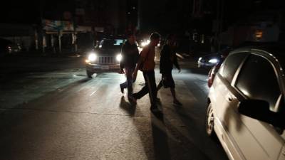 Apagão deixou Caracas às escuras e interrompeu conferência de imprensa de Maduro