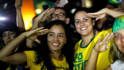Apoiantes de Bolsonaro querem fim da ‘cartilha gay’ sem ameaçar homossexuais