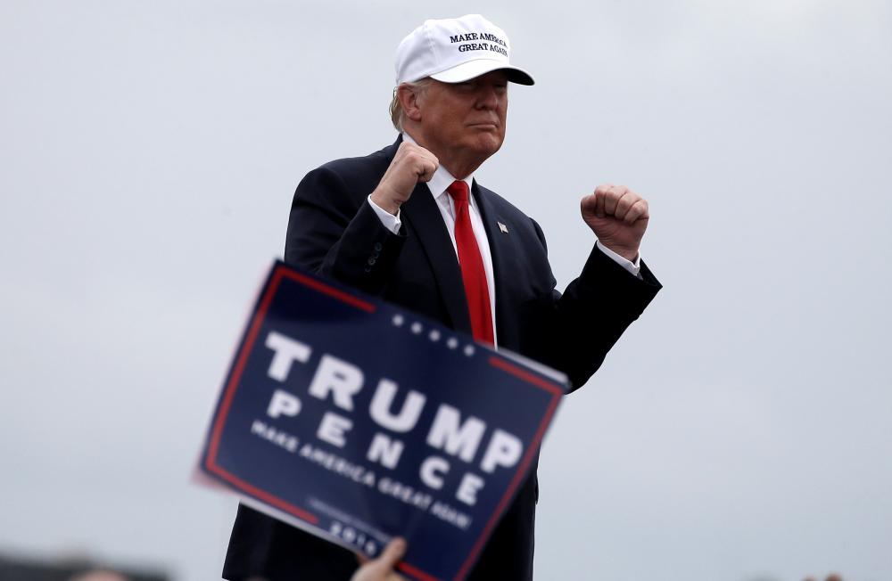 Apoiantes de Trump pedem devolução de donativos após afirmações sobre mulheres