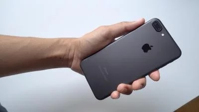Apple em fase “avançada” para compra da divisão de ‘modems’ da Intel