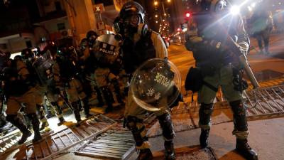 Apple remove aplicação que permitia manifestantes seguirem a polícia