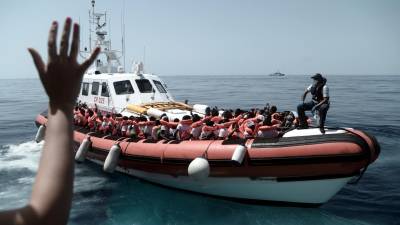 Aquarius começa viagem rumo a Valência com migrantes a bordo