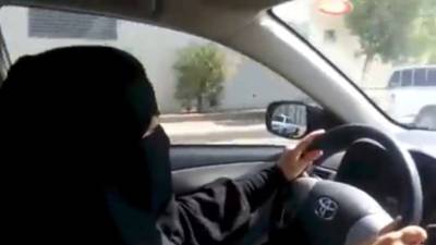 Arábia Saudita começa a dar cartas de condução a mulheres