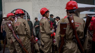 Armar centenas de milhares de civis na Venezuela “levará ao desastre”