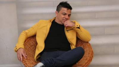 Artista Roni de Melo nas festas madeirenses dos Santos Populares