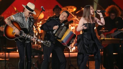 Artistas dos Grammy Latinos apelam à união e resistência dos hispânicos face a Trump