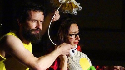 ‘As Barrigas Também Têm Dentro’ em cena hoje no auditório da Casa do Povo da Camacha