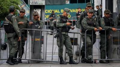 Assessores de Trump tiveram “reuniões secretas” com militares rebeldes venezuelanos